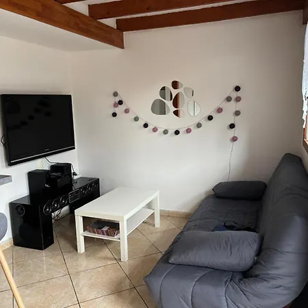 Holiday home Janislove34 Maison 1 Avec Acces Piscine Dans A Les Flots