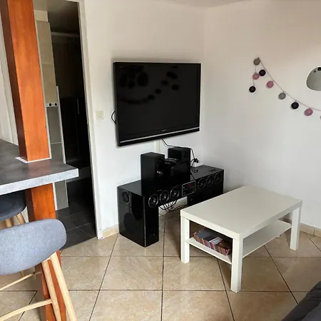 Holiday home Janislove34 Maison 1 Avec Acces Piscine Dans A Les Flots