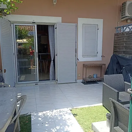 Janislove34 Maison 1 Avec Acces Piscine Dans A Les Flots Holiday home *