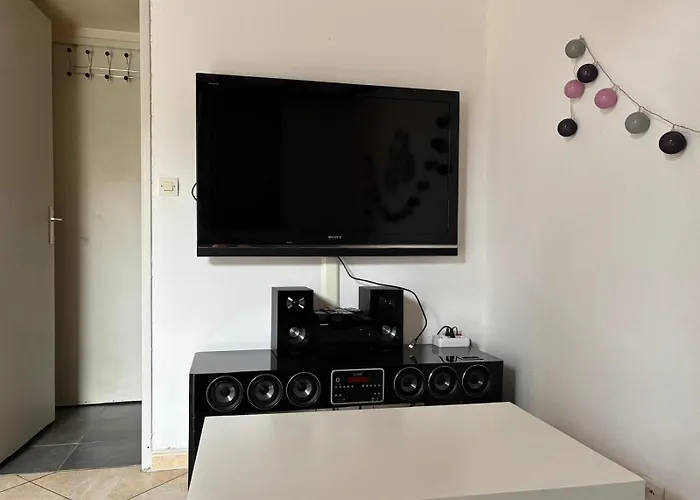 Janislove34 Maison 1 Avec Acces Piscine Dans A Les Flots *