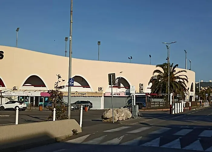 Janislove34 Maison 1 Avec Acces Piscine Dans A Les Flots 別荘 *