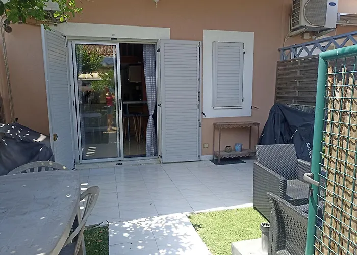 Janislove34 Maison 1 Avec Acces Piscine Dans A Les Flots Дом отдыха *